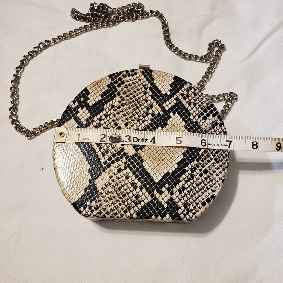 Hard case  round snake skin print round bag - Picture 4 of 14